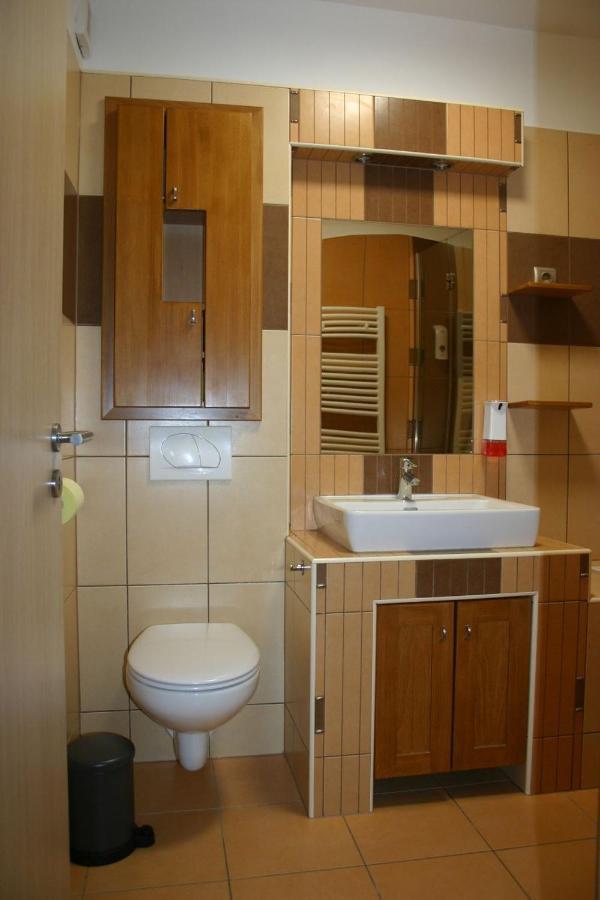 Enjoy 110Qm Apartment Im Historischen Zentrum Sopron Esterno foto