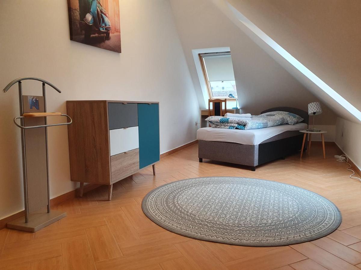 Enjoy 110Qm Apartment Im Historischen Zentrum Sopron Esterno foto